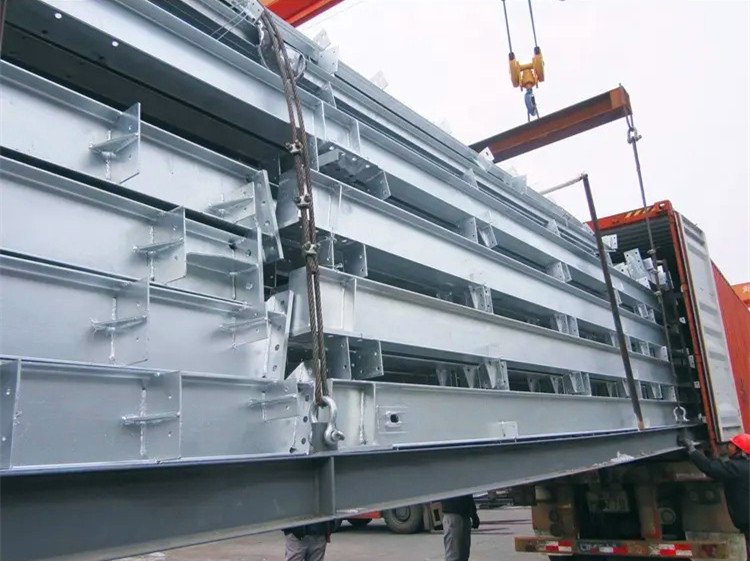 Carga de contenedores de paletas de acero