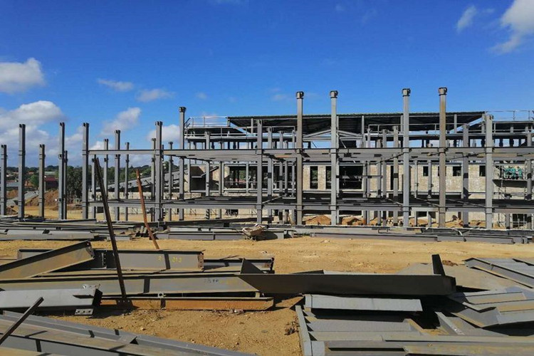 Hotel enmarcado de acero