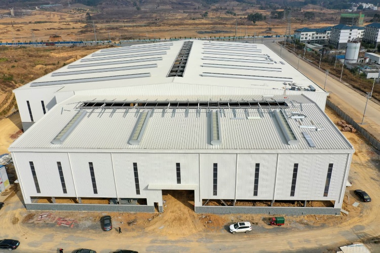 Edificio de fábrica previamente construido para la construcción de plantas industriales