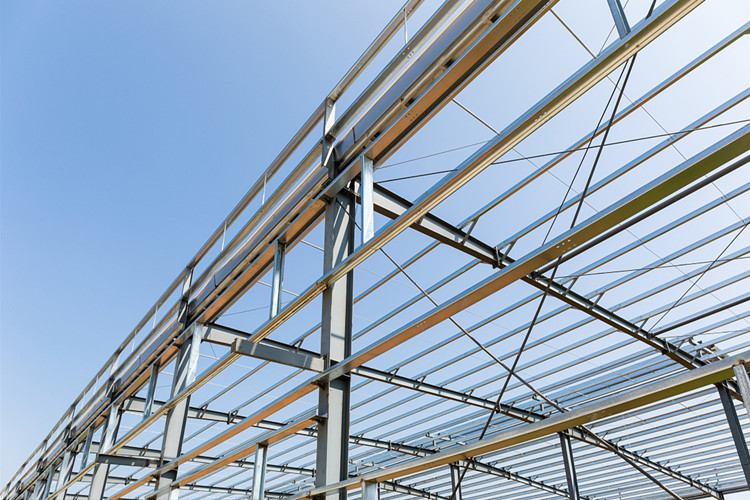 marco de acero contra la rompina