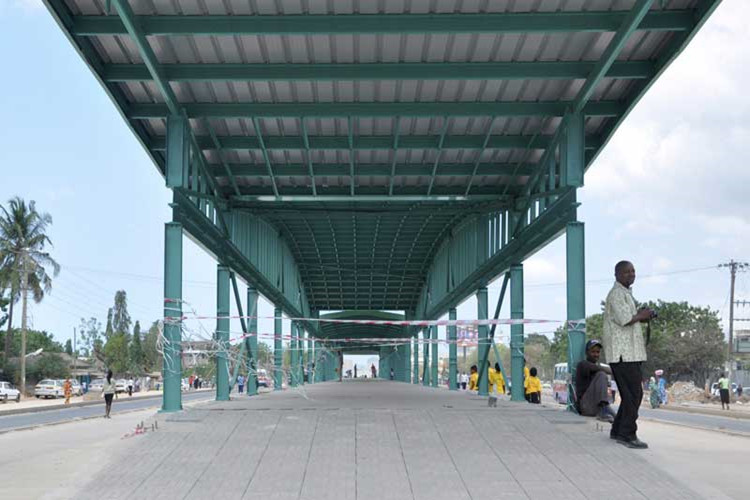 Estación de Autobuses y Terminales con Marco de Estructura de Acero