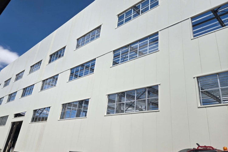 Edificio de fábrica previamente construido para la construcción de plantas industriales