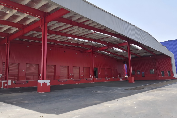 Construcci&oacute;n de estructura de acero para log&iacute;stica.