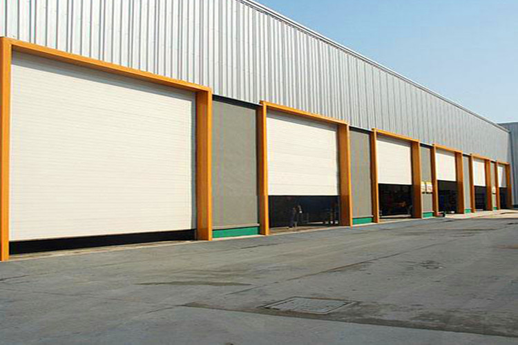 Almacén de logística de estructura de acero prefabricada con estante de almacenamiento