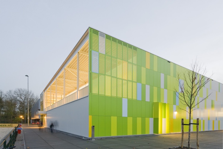 Edificio del complejo deportivo interior con diseño de estructura de acero prefabricado