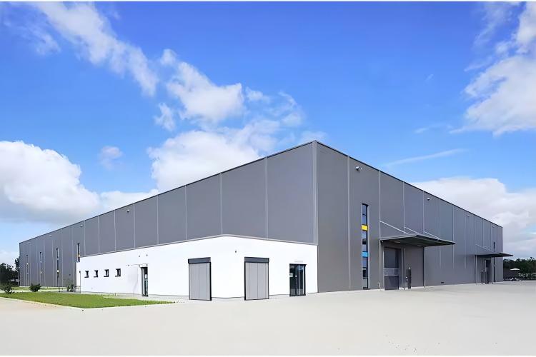 Proyecto de construcción de estructura de acero para almacén