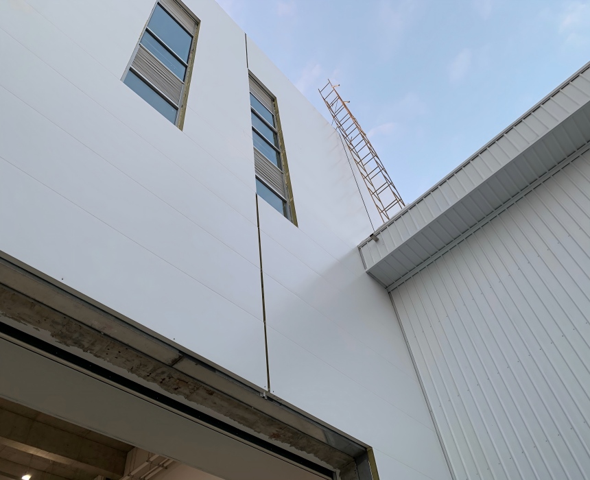 nave industrial con panel s&aacute;ndwich met&aacute;lico