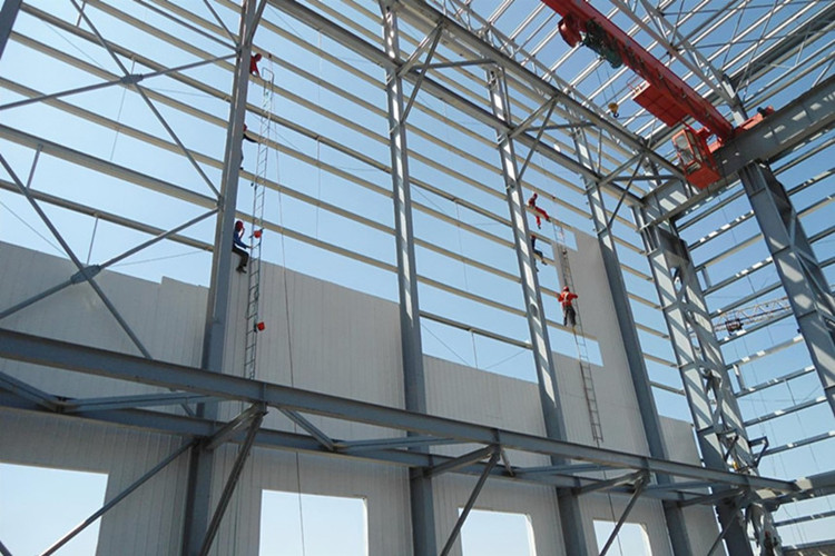 Taller de acero ligero