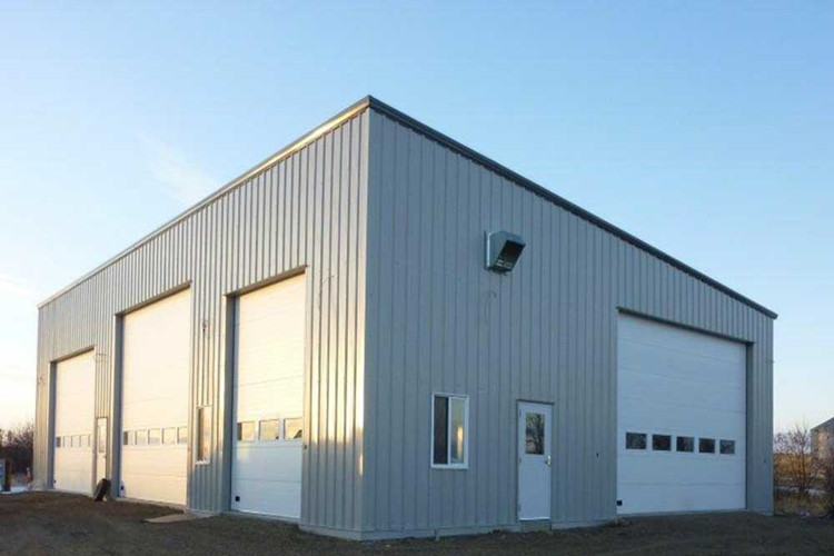Edificio de acero industrial