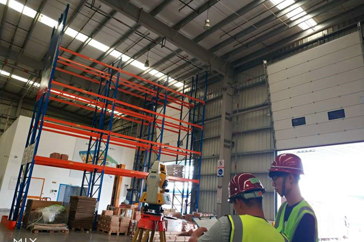 Construcción de estructura de acero para taller de almacén industrial