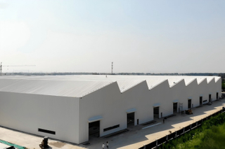 Almacén de estructura de acero de varios tramos 
