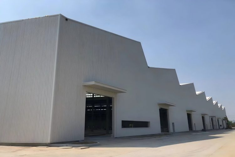 Almacén de estructura de acero de varios tramos 