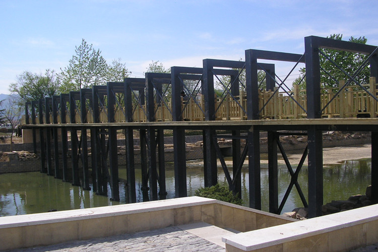 Construcci&oacute;n moderna de puentes con estructura de acero